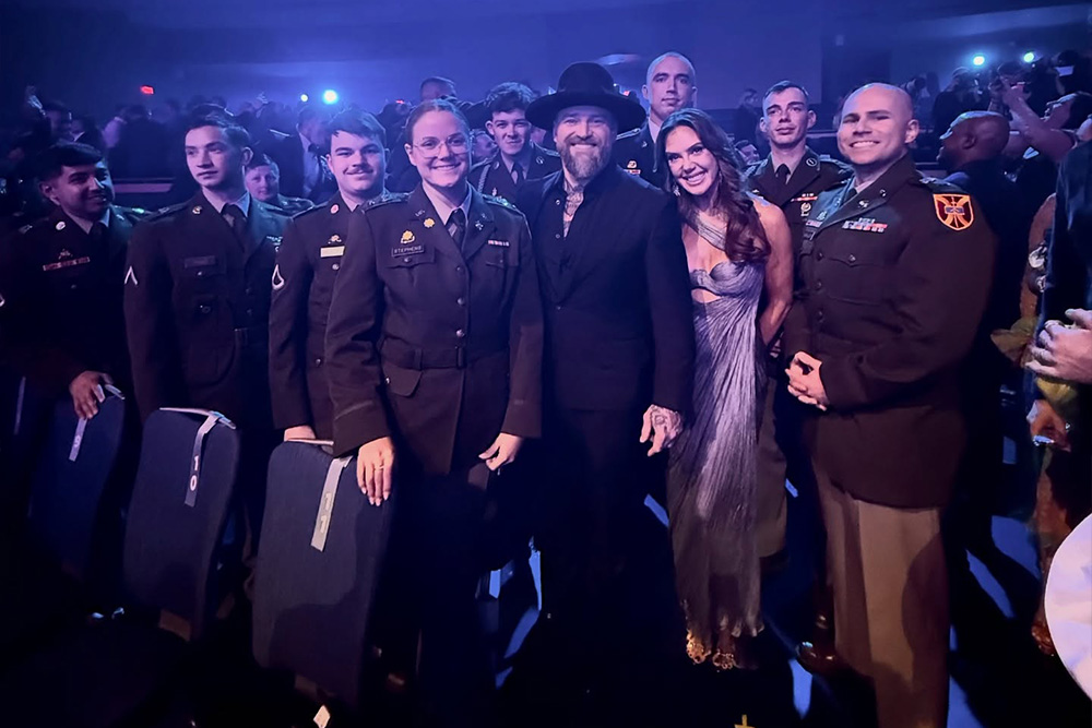 Zac-Brown-Kendra-Group-AMA-2025-1000x667