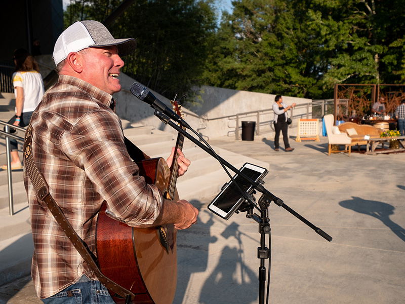 Farm-Table-Guitar-XH11548